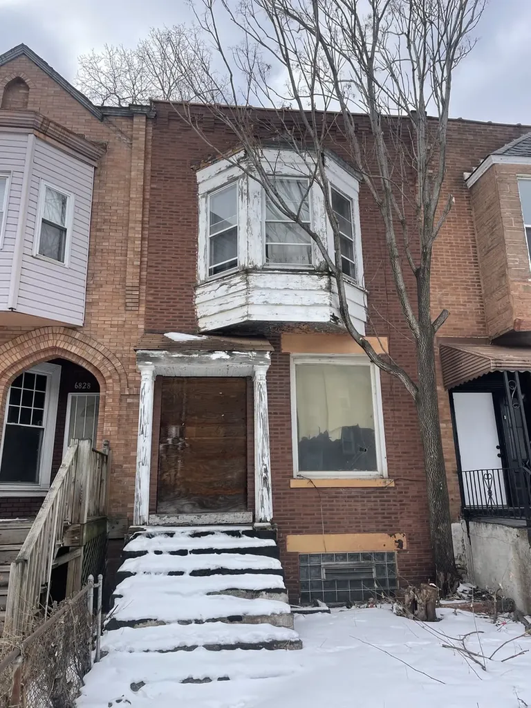 6826 South King Drive Chicago IL 60637