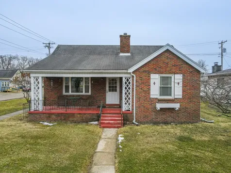 335 East Oak Street Watseka IL 60970