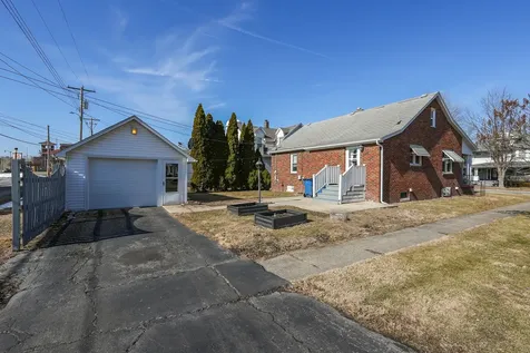 335 East Oak Street Watseka IL 60970
