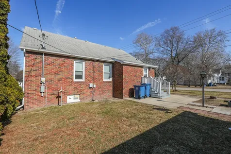 335 East Oak Street Watseka IL 60970