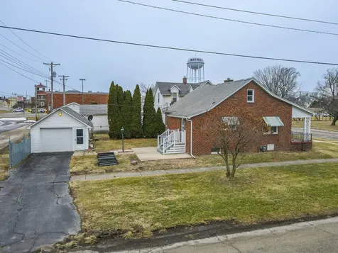 335 East Oak Street Watseka IL 60970