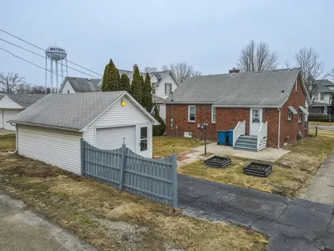 335 East Oak Street Watseka IL 60970
