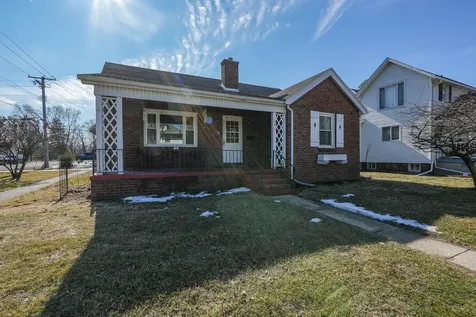 335 East Oak Street Watseka IL 60970
