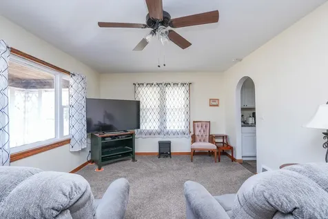 335 East Oak Street Watseka IL 60970