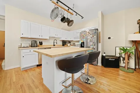 1834 Ridge Avenue Evanston IL 60201
