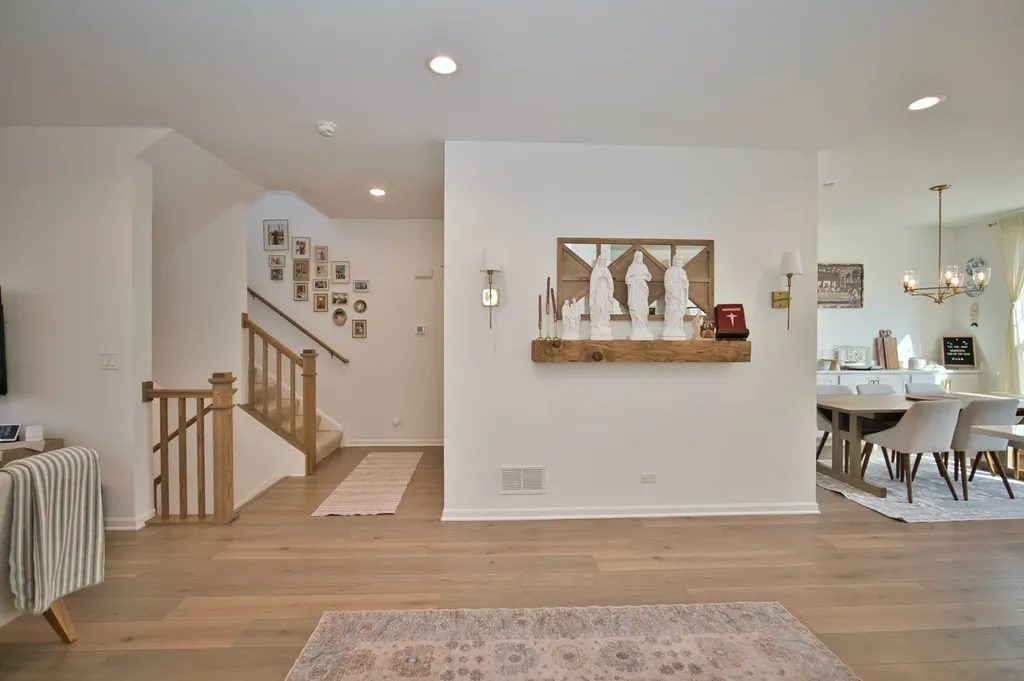 30W024 Brayman Court Warrenville IL 60563