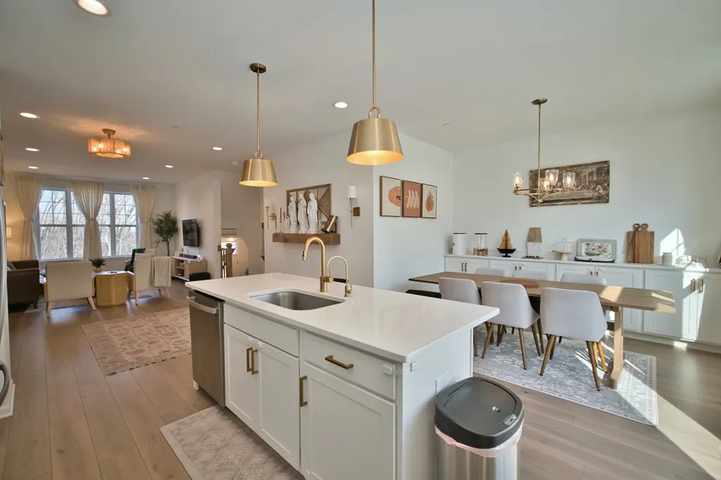 30W024 Brayman Court Warrenville IL 60563