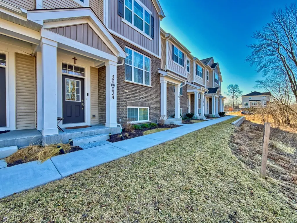 30W024 Brayman Court Warrenville IL 60563