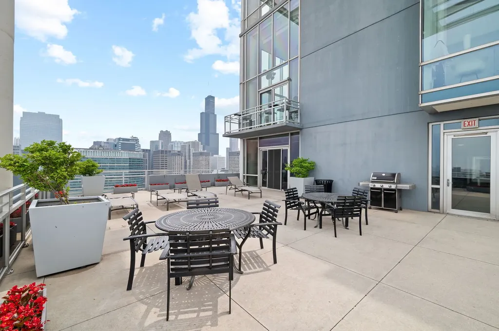 737 West Washington Boulevard Chicago IL 60661