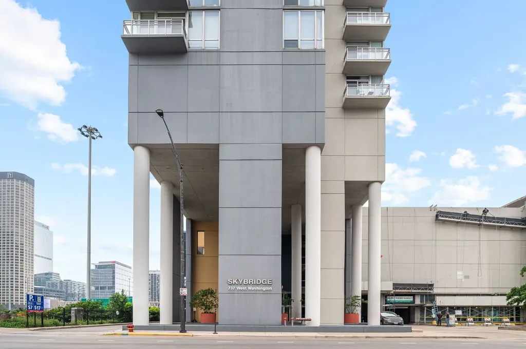 737 West Washington Boulevard Chicago IL 60661