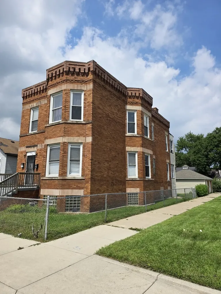 124 East 110th Street Chicago IL 60628