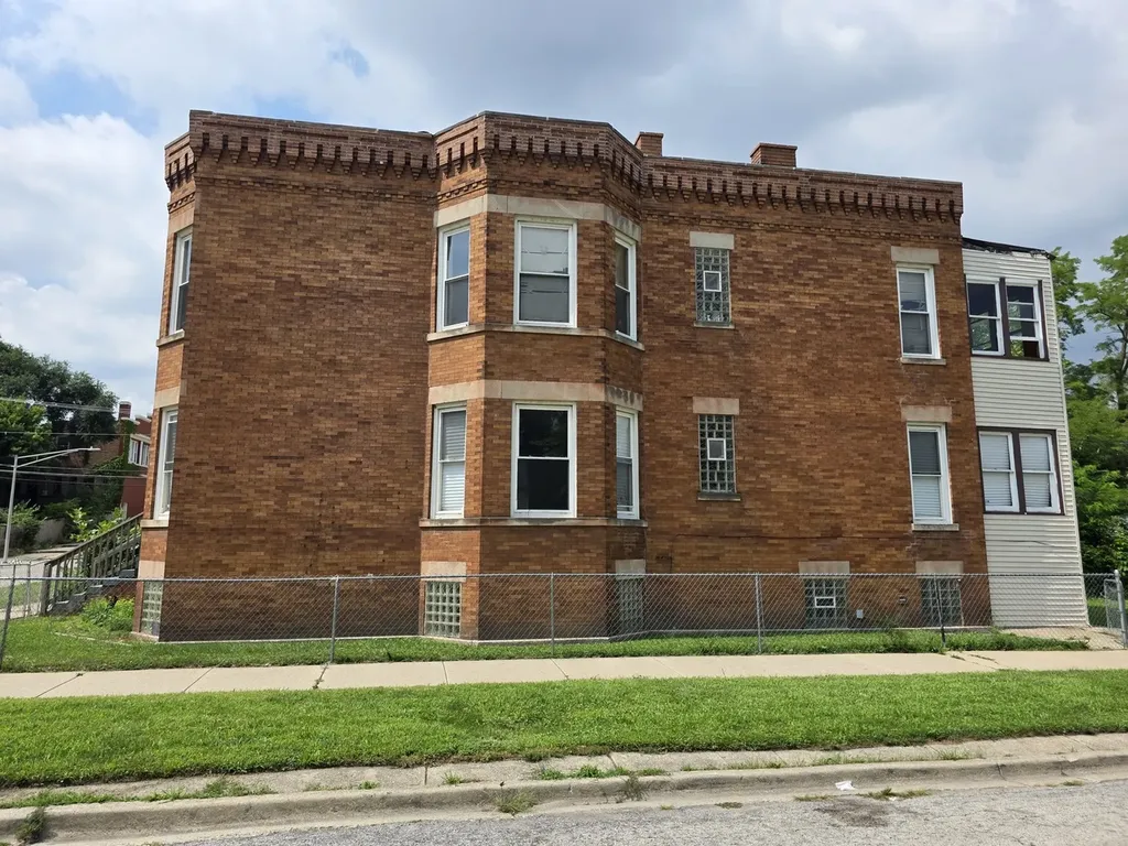 124 East 110th Street Chicago IL 60628