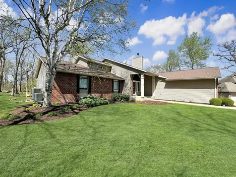 1669 Barberry Circle Freeport IL 61032