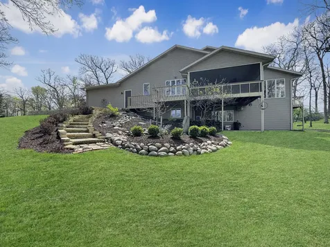 1669 Barberry Circle Freeport IL 61032