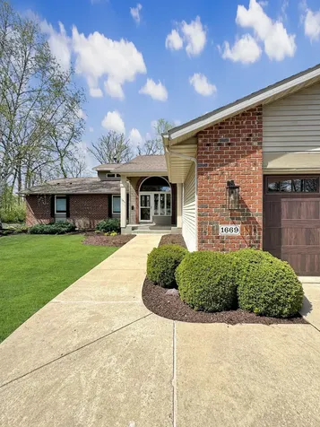 1669 Barberry Circle Freeport IL 61032