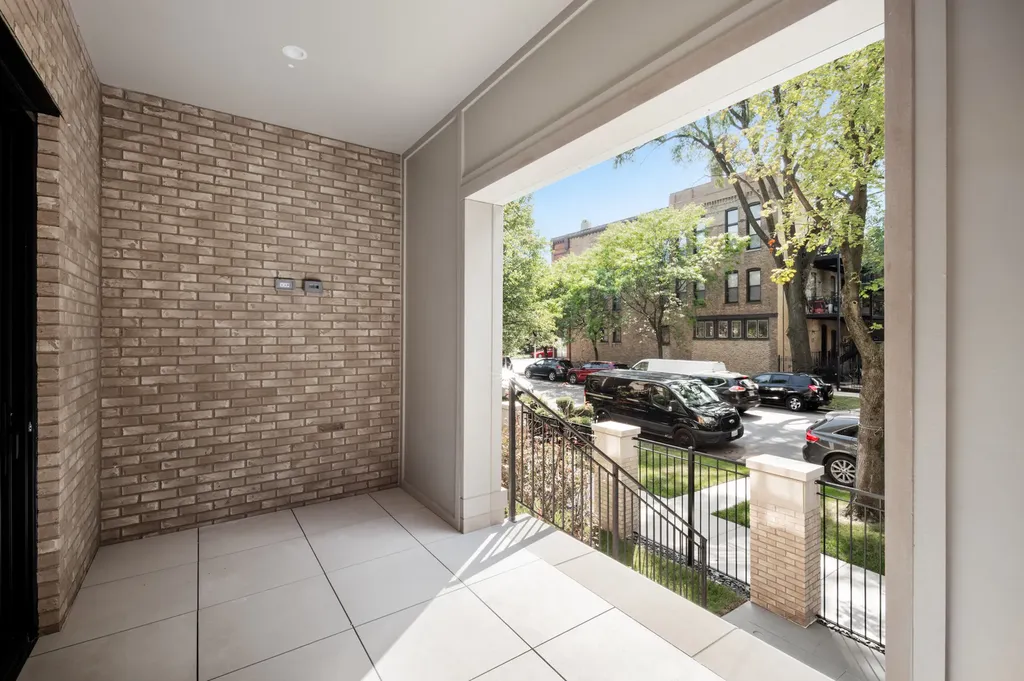 3617 North Magnolia Avenue Chicago IL 60657