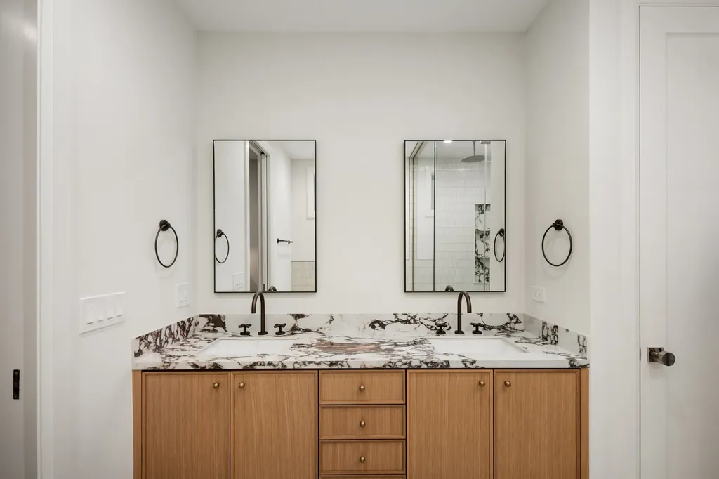 3617 North Magnolia Avenue Chicago IL 60657
