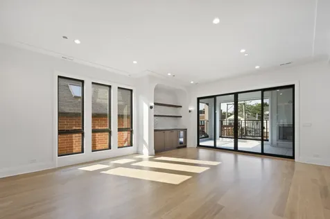 3617 North Magnolia Avenue Chicago IL 60657