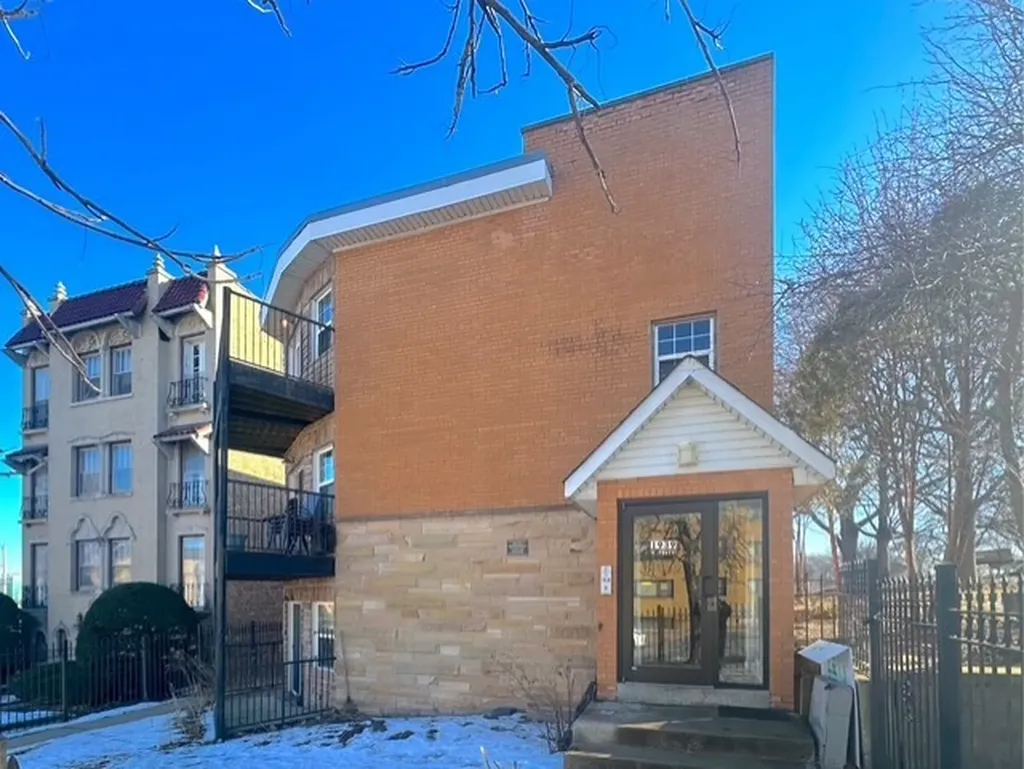 1939 West Pratt Boulevard Chicago IL 60626