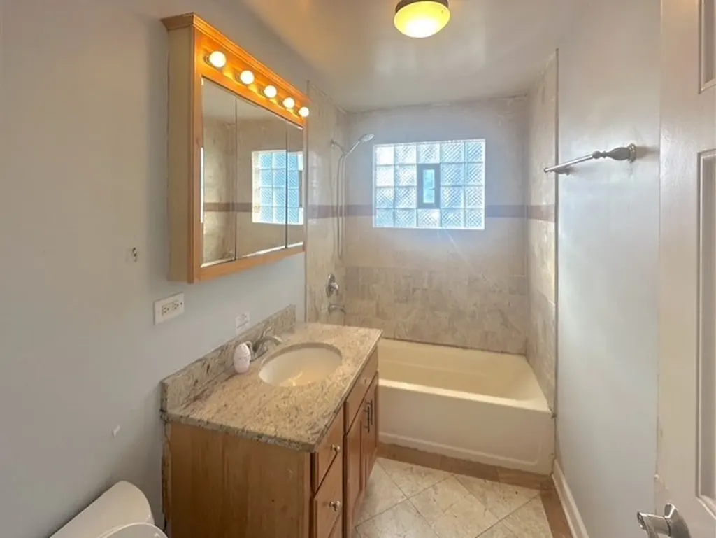 1939 West Pratt Boulevard Chicago IL 60626