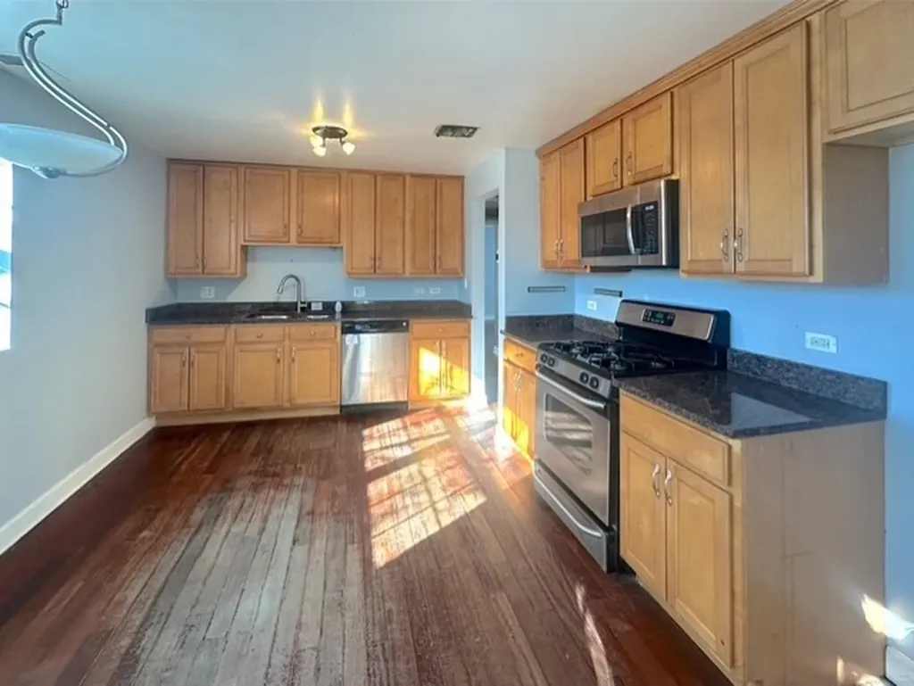1939 West Pratt Boulevard Chicago IL 60626