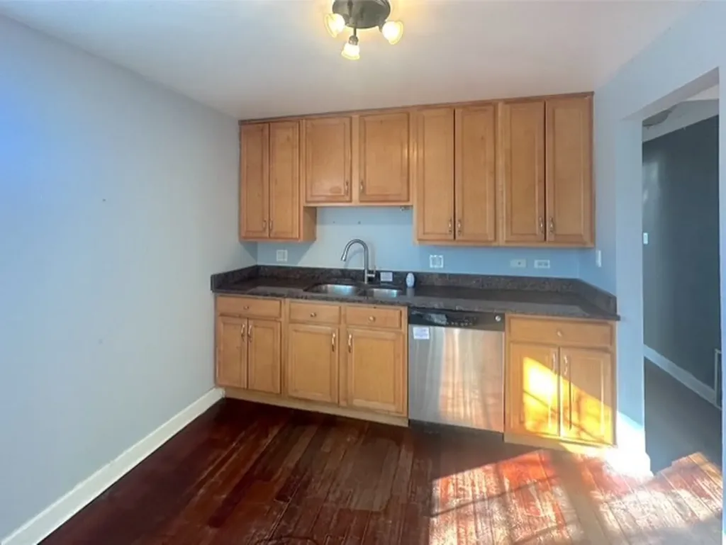 1939 West Pratt Boulevard Chicago IL 60626