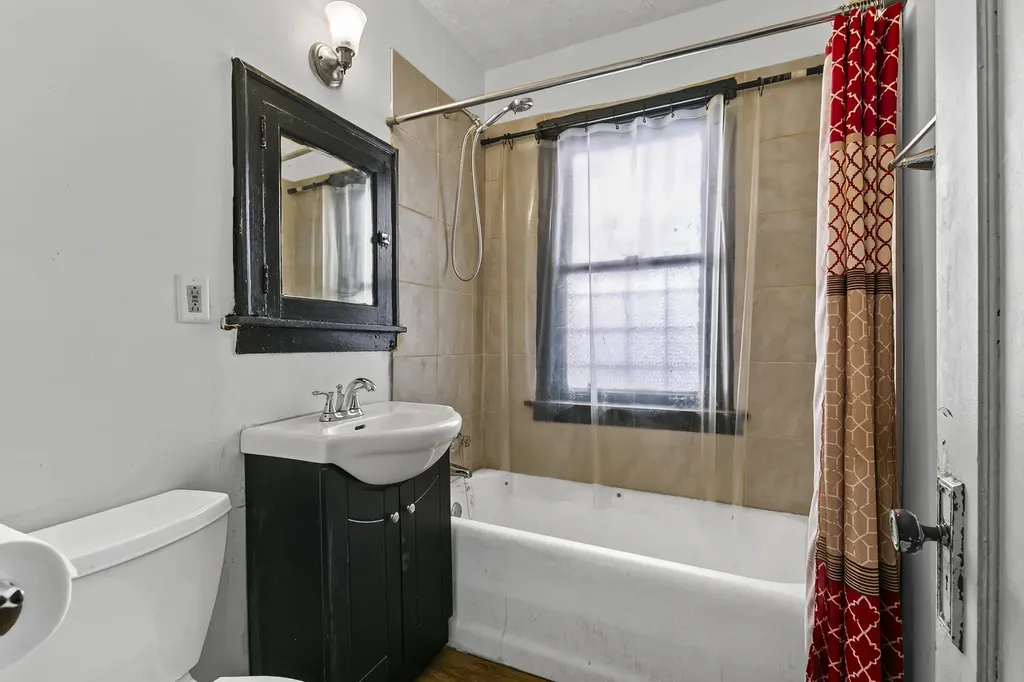 6536 South Rhodes Avenue Chicago IL 60637