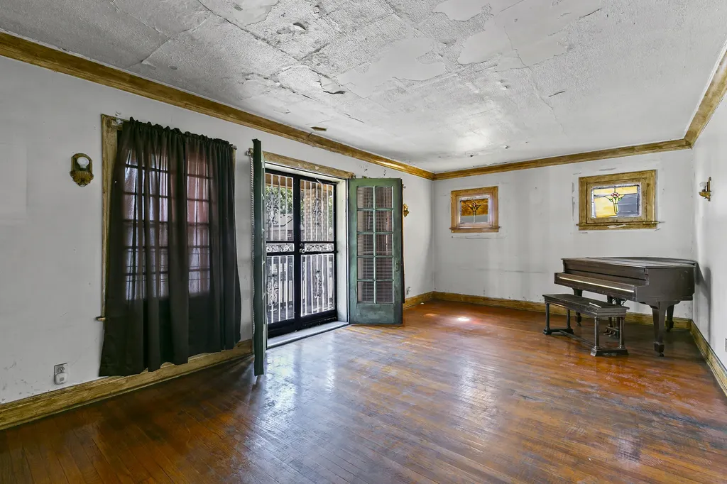 6536 South Rhodes Avenue Chicago IL 60637