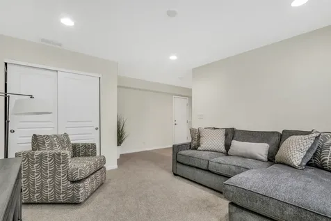 3210 Neubauer Circle Lindenhurst IL 60046