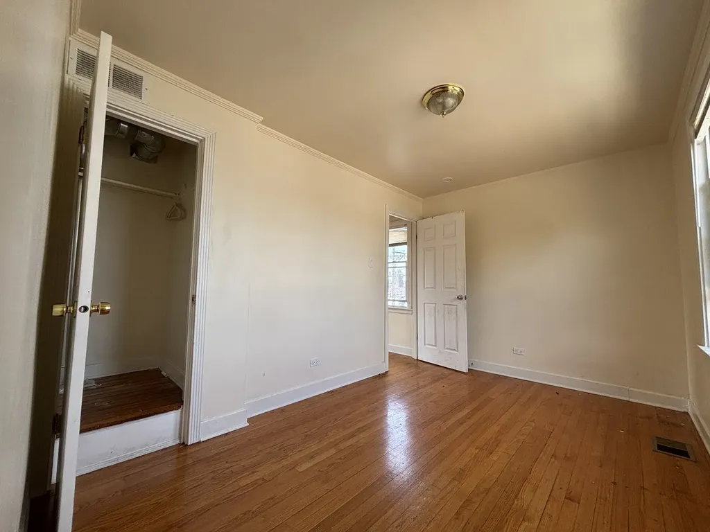 2530 North Neva Avenue Chicago IL 60707