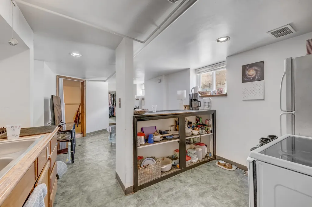 2530 North Neva Avenue Chicago IL 60707