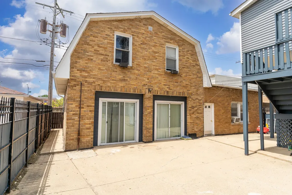2530 North Neva Avenue Chicago IL 60707