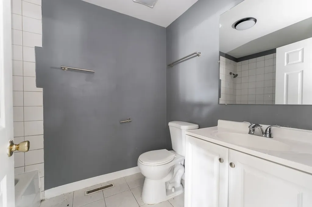2530 North Neva Avenue Chicago IL 60707