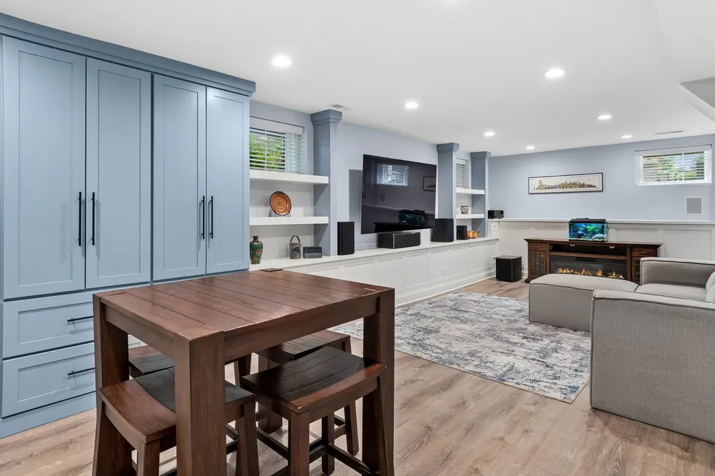 4812 Stonewall Avenue Downers Grove IL 60515