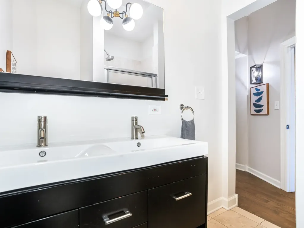 1235 North Damen Avenue Chicago IL 60622