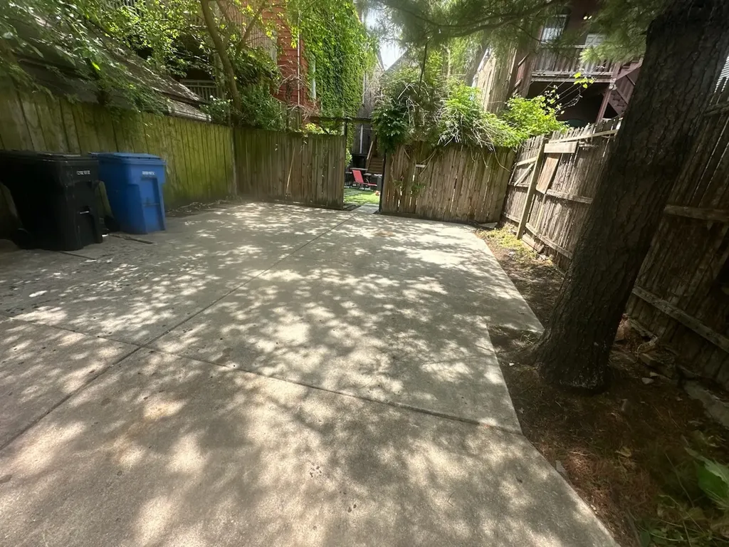 1235 North Damen Avenue Chicago IL 60622