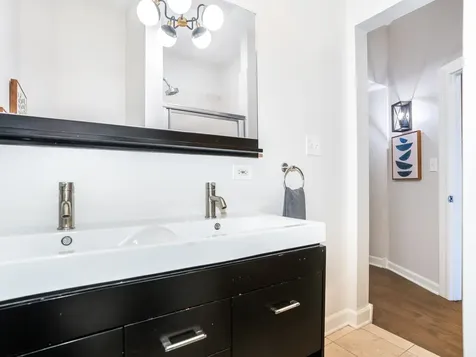 1235 North Damen Avenue Chicago IL 60622
