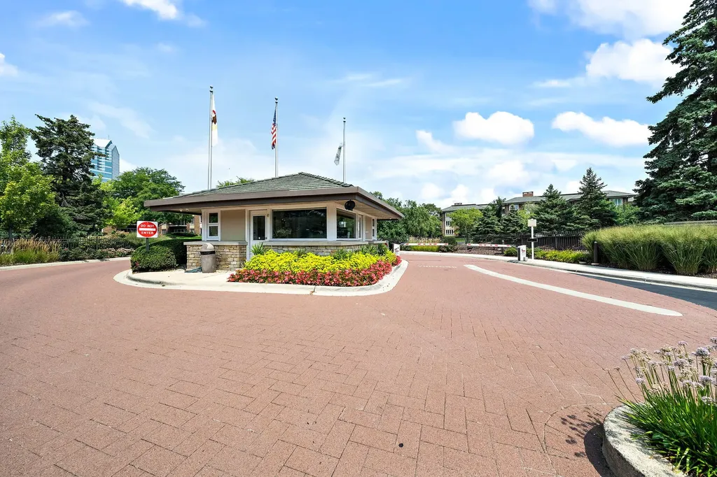 2 Oak Brook Club Drive Oak Brook IL 60523