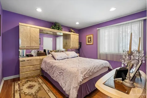 1375 North Whispering Springs Circle Palatine IL 60074