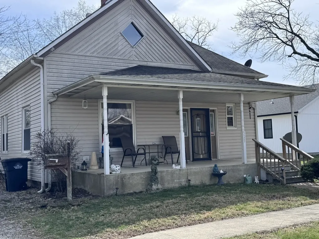 325 West Porter Street Salem IL 62881