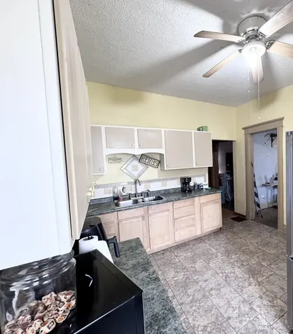 325 West Porter Street Salem IL 62881