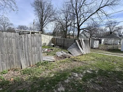 325 West Porter Street Salem IL 62881