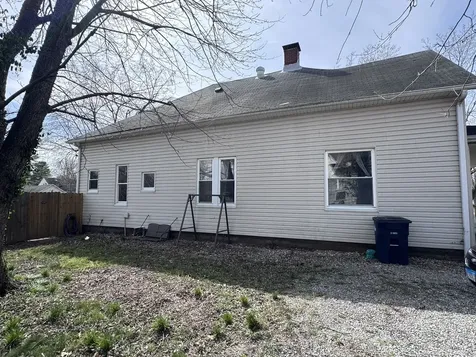 325 West Porter Street Salem IL 62881