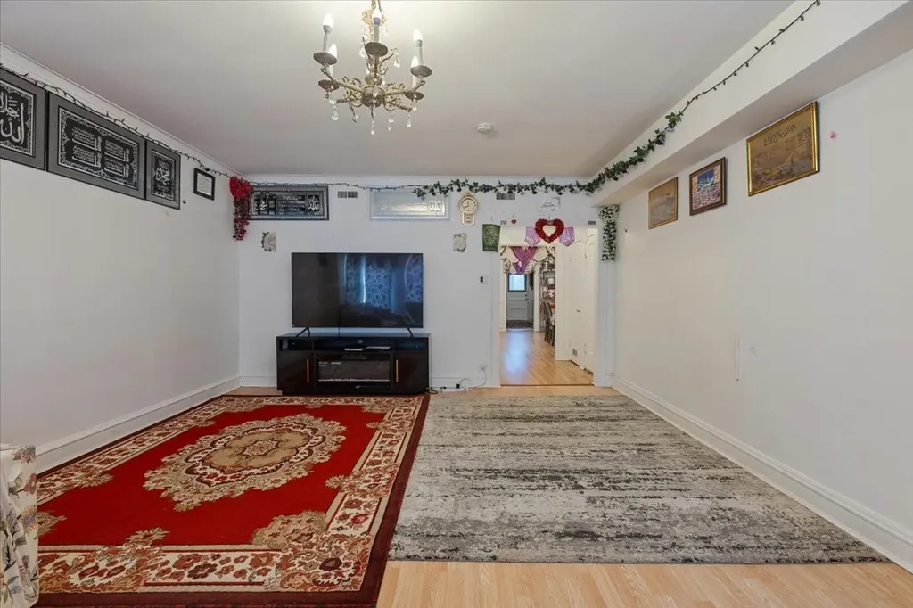 6319 North Claremont Avenue Chicago IL 60659