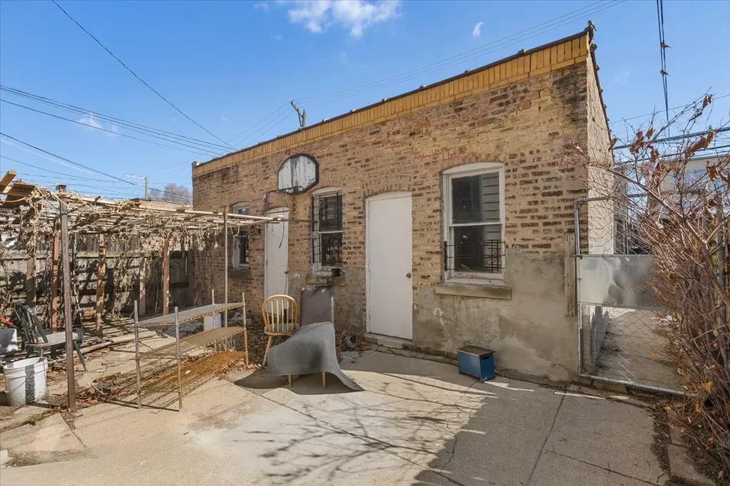 6319 North Claremont Avenue Chicago IL 60659