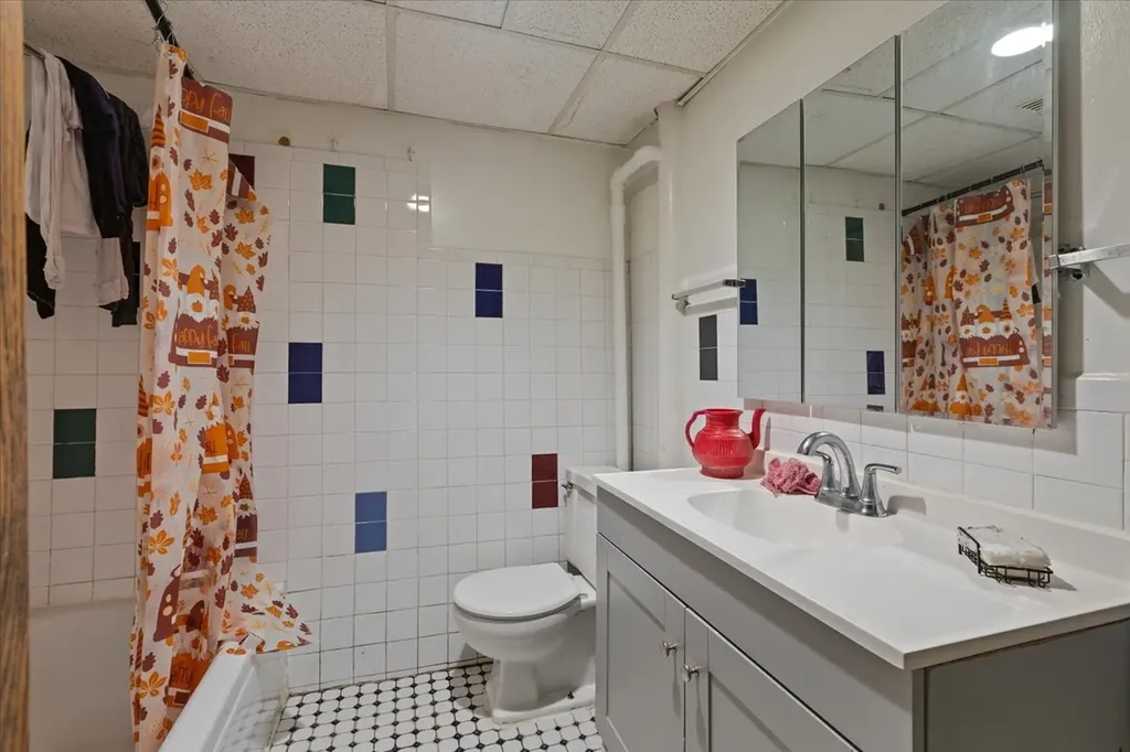 6319 North Claremont Avenue Chicago IL 60659