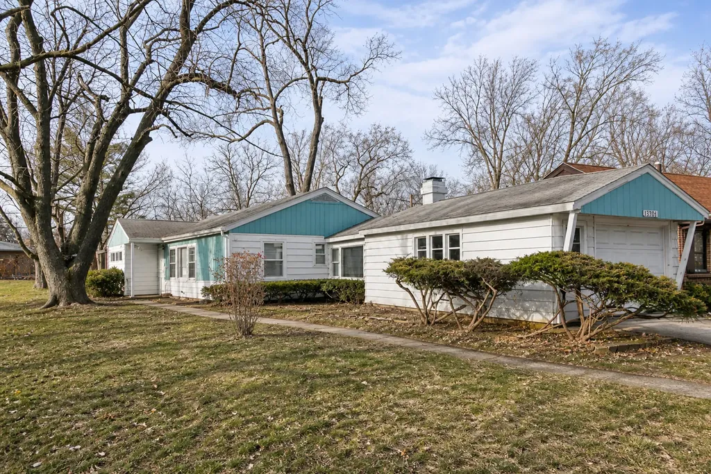 17306 Holmes Avenue Hazel Crest IL 60429