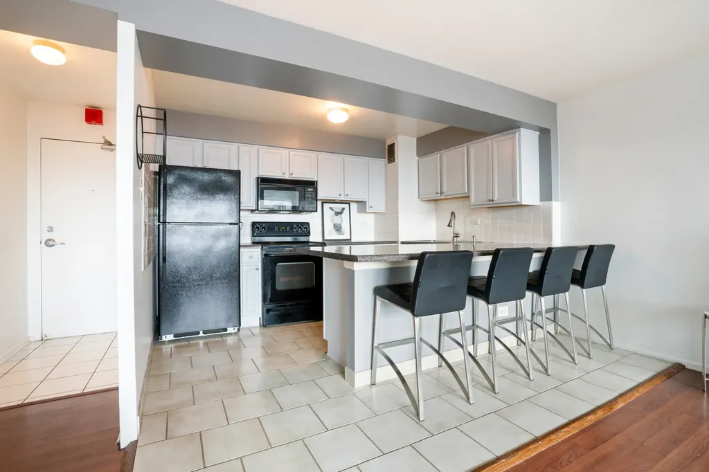 6030 North Sheridan Road Chicago IL 60660