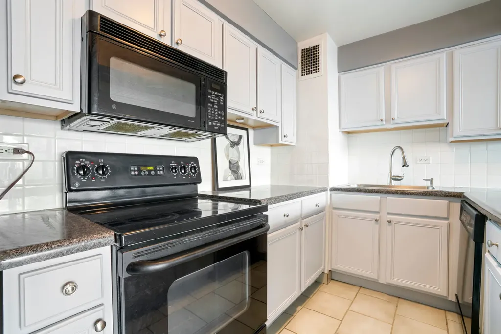 6030 North Sheridan Road Chicago IL 60660