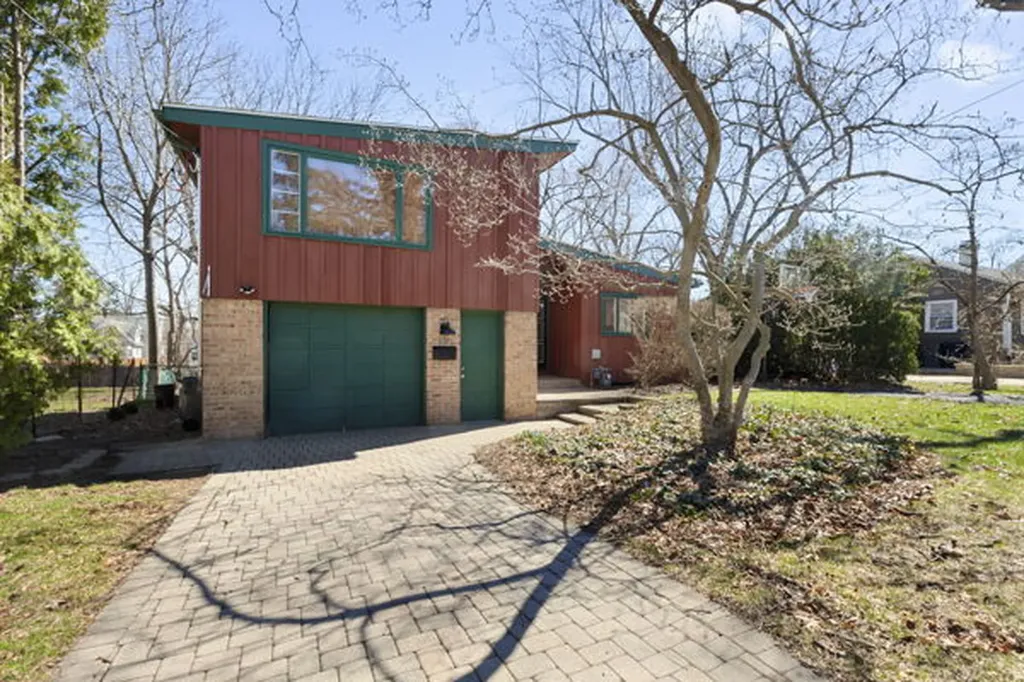 51 Wilcox Avenue Elgin IL 60123